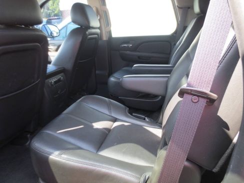 Used 2014 Chevrolet Tahoe LT w/ Luxury Package RWD image 7