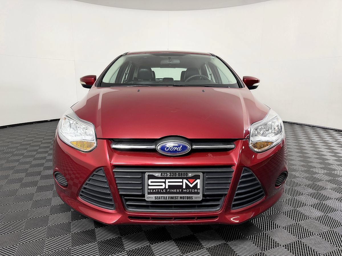 Used 2014 Ford Focus SE w/ SE Winter Package FWD image 4