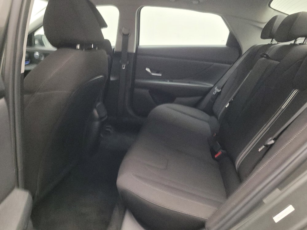Used 2025 Hyundai Elantra SEL FWD image 18