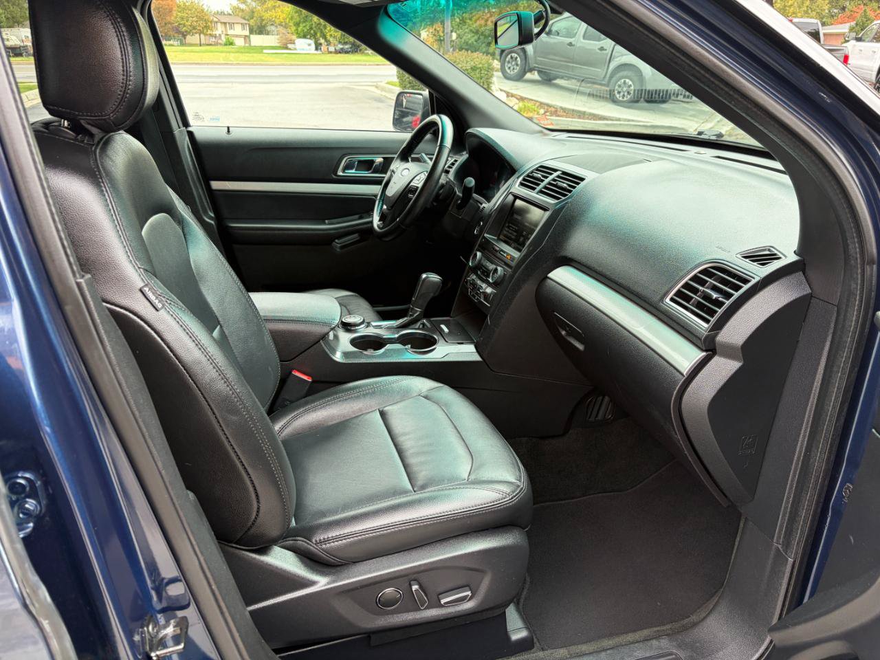 Used 2016 Ford Explorer XLT w/ Equipment Group 202A AWD/4WD image 9