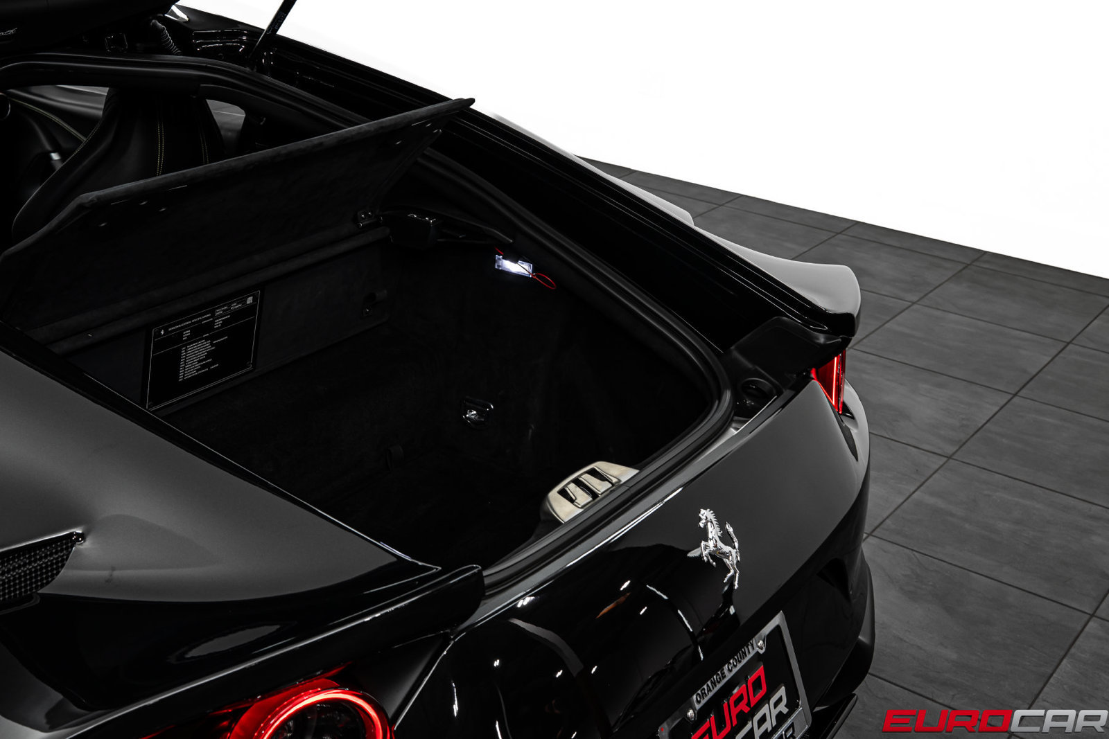 Used 2020 Ferrari 812 Superfast RWD image 19