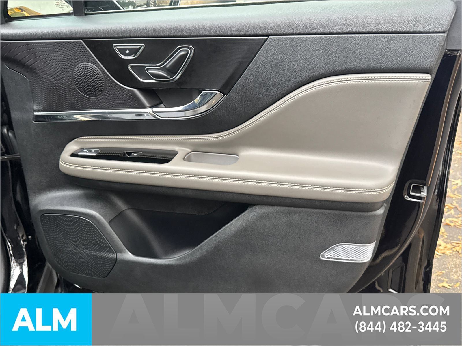 Used 2024 Lincoln Corsair AWD image 16