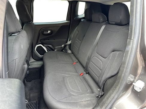 Used 2019 Jeep Renegade Latitude w/ Cold Weather Group AWD/4WD image 43