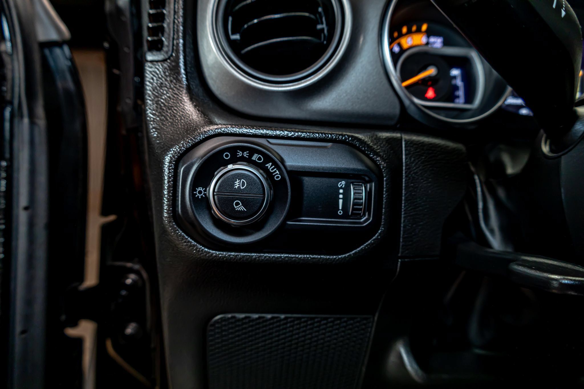 Used 2023 Jeep Gladiator Sport AWD/4WD image 19