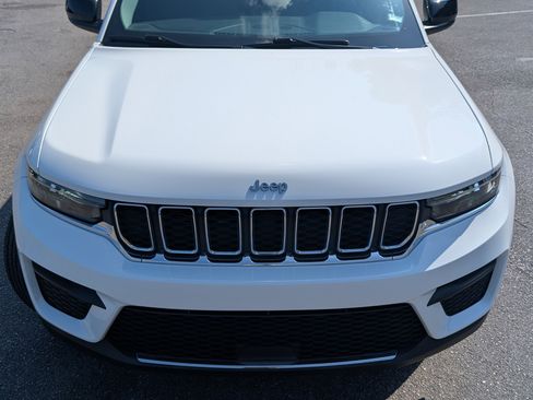Used 2023 Jeep Grand Cherokee Laredo w/ Trailer Tow Prep Group (B) RWD image 12