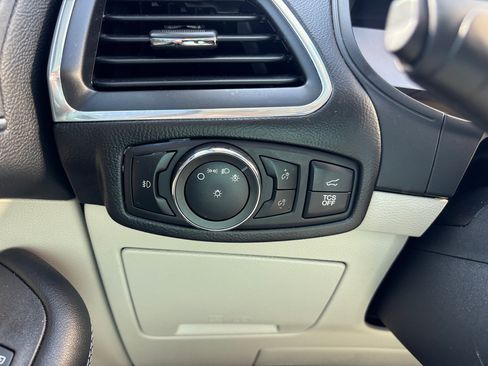 Used 2022 Ford Edge Titanium image 17