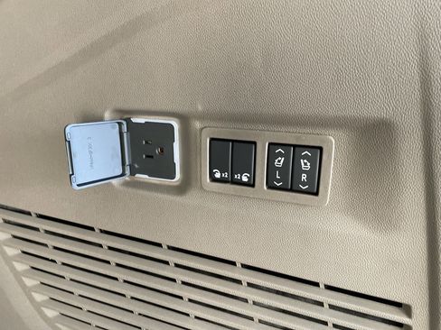 New 2026 GMC Yukon XL Denali w/ Sun & Power Step Package image 10