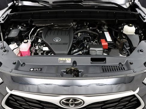 Used 2023 Toyota Highlander XLE image 29