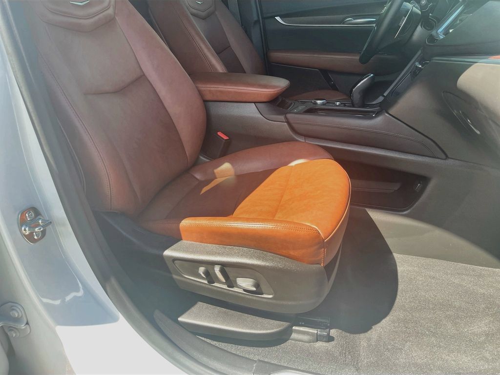 Used 2026 Cadillac XT5 Sportv w/ LPO, Onyx Lite Package AWD/4WD image 30