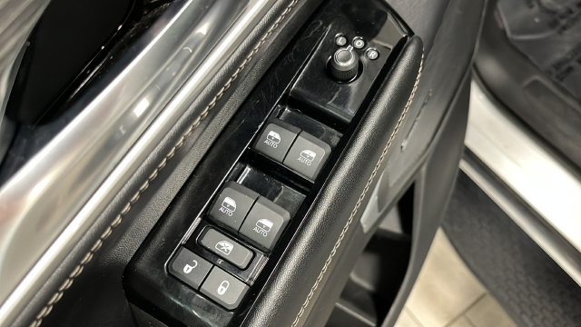 Used 2024 Jeep Wagoneer L Series II AWD/4WD image 20