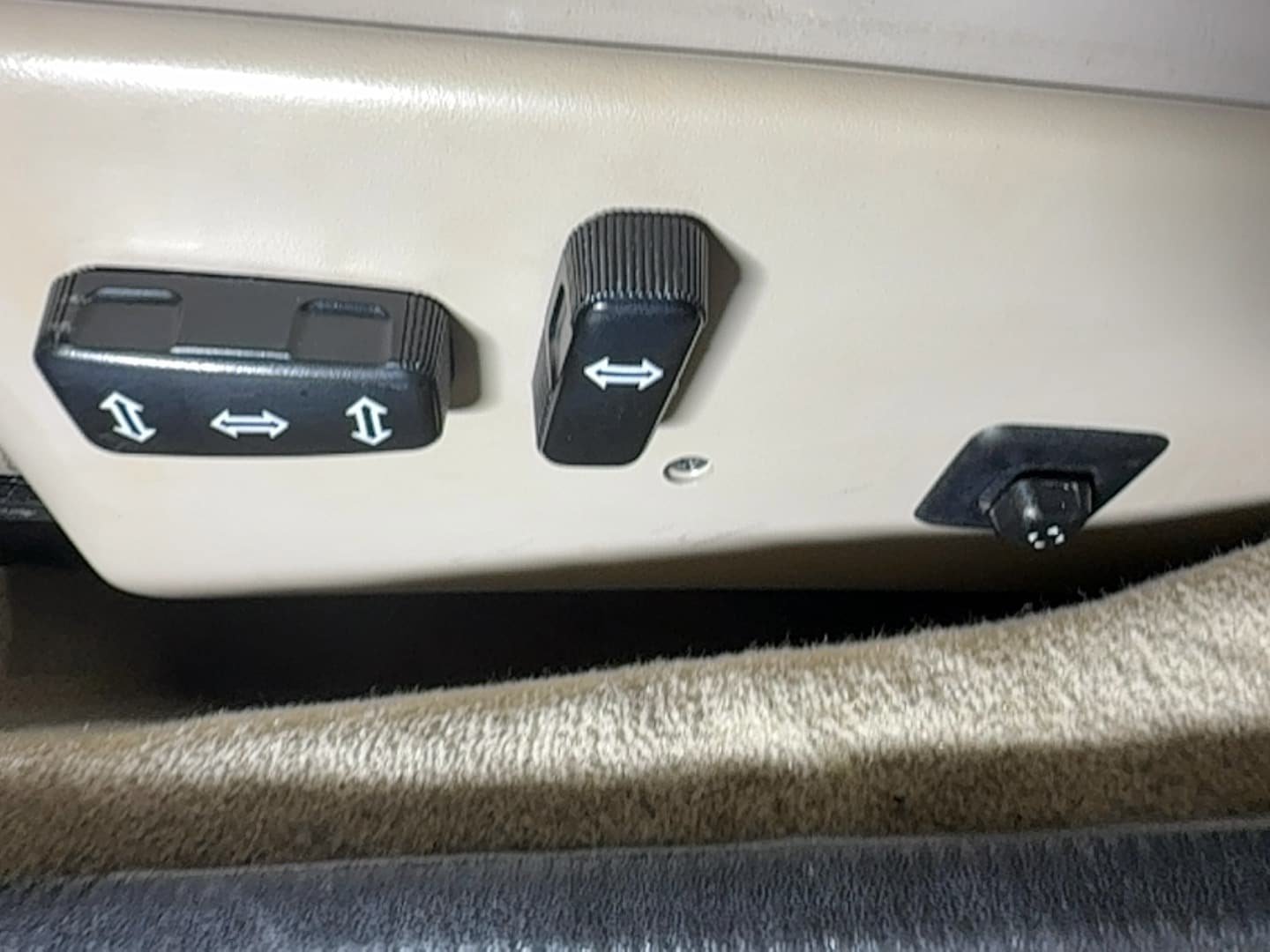 Used 1993 Cadillac Allante FWD image 48