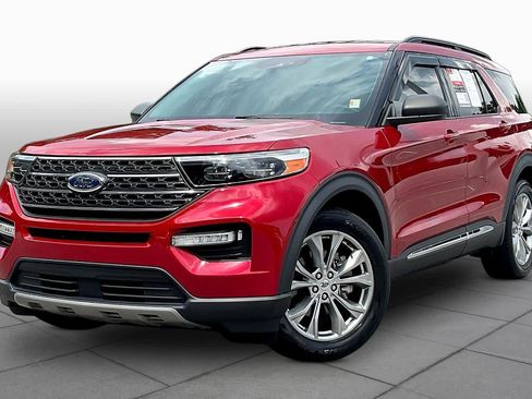 Used 2023 Ford Explorer XLT w/ Equipment Group 202A RWD image 2