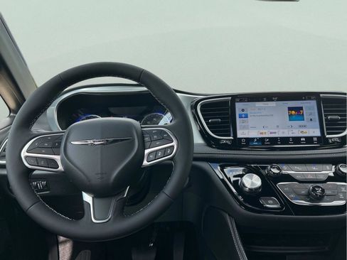 New 2026 Chrysler Pacifica Limited FWD image 23