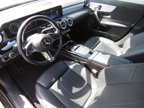 Used 2025 Mercedes-Benz CLA 250 4MATIC image 11