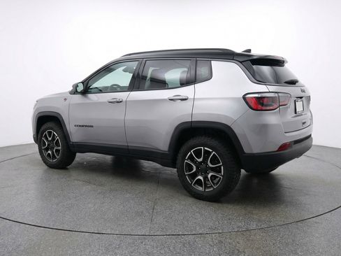 Used 2025 Jeep Compass Trailhawk image 6