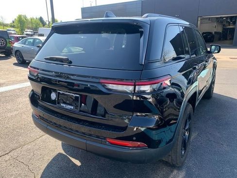 Used 2023 Jeep Grand Cherokee Limited w/ Black Appearance Package AWD/4WD image 7