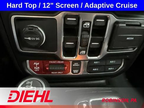 Used 2025 Jeep Wrangler Unlimited Rubicon AWD/4WD image 30