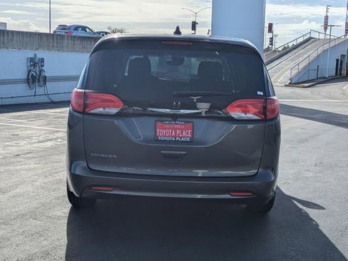 Used 2023 Chrysler Voyager LX image 10