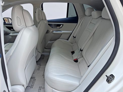 Used 2023 Mercedes-Benz EQE 500 4MATIC SUV w/ Exclusive Trim Package image 39
