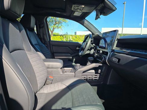 Used 2024 Toyota Tacoma TRD Sport image 11