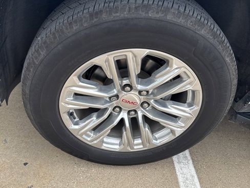 Used 2022 GMC Yukon SLT w/ SLT Luxury Package image 2