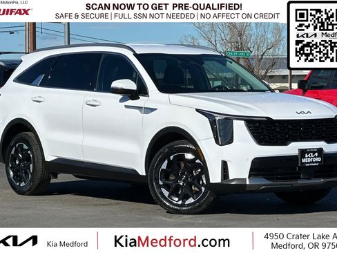 Used 2024 Kia Sorento S image 1
