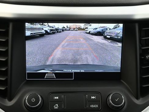 Used 2023 GMC Acadia SLE w/ Driver Convenience Package image 20