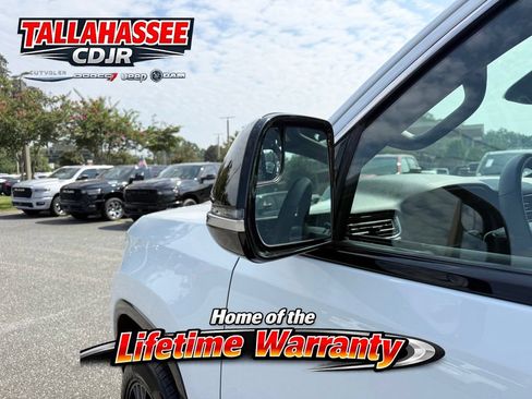 Used 2024 Jeep Wagoneer Series II w/ Flexible Seating Group RWD image 11