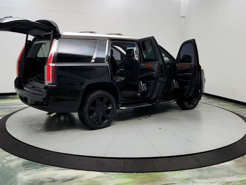Used 2019 Cadillac Escalade Luxury AWD/4WD image 11