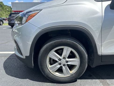 Used 2020 Chevrolet Trax LS AWD/4WD image 21