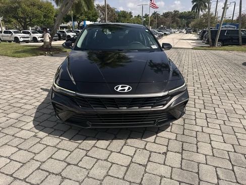 Used 2024 Hyundai Elantra SEL FWD image 18