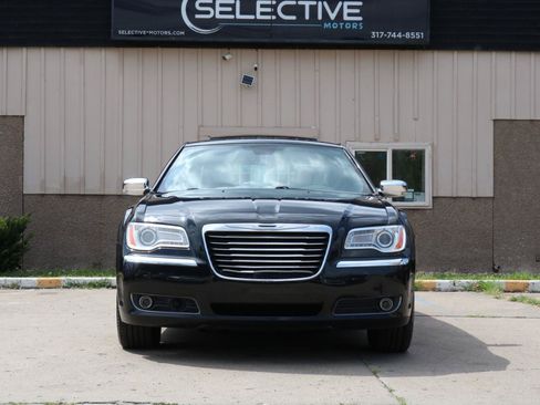 Used 2011 Chrysler 300 C AWD/4WD image 3