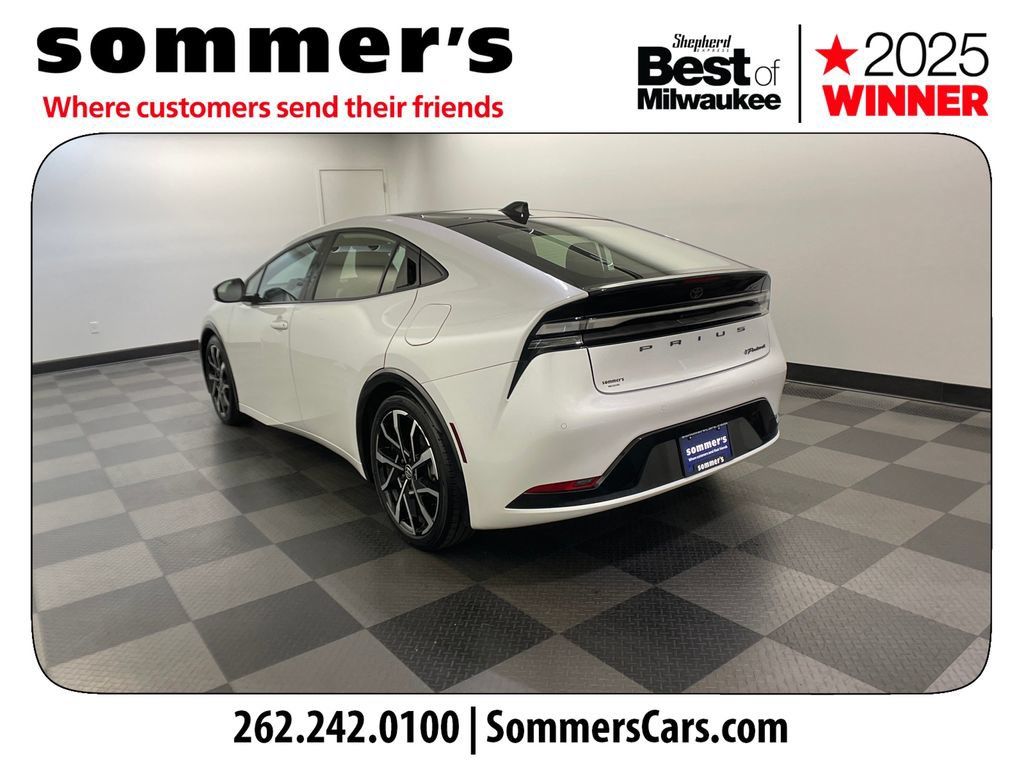 Used 2023 Toyota Prius Prime Premium FWD image 3