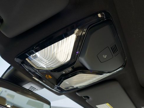 Used 2021 BMW 330i Sedan w/ Convenience Package image 20