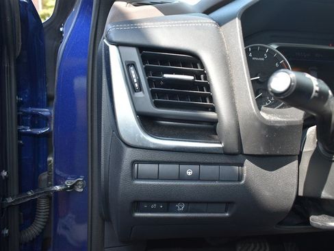 Used 2023 Nissan Rogue SV AWD/4WD image 12