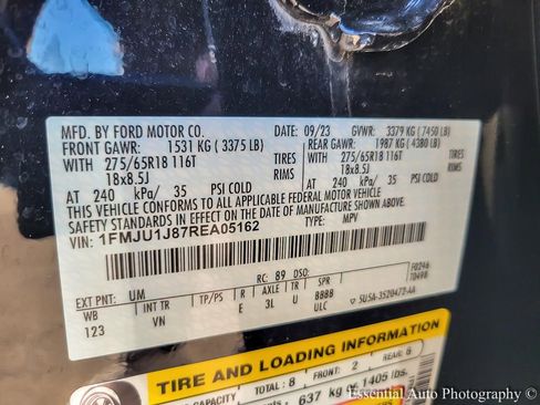 Used 2024 Ford Expedition XLT image 29