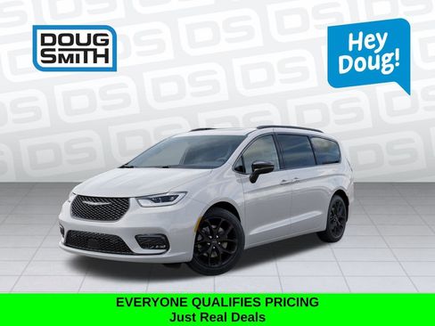 New 2026 Chrysler Pacifica Limited image 1