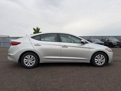 Used 2018 Hyundai Elantra SE w/ Winter Weather Package FWD image 5