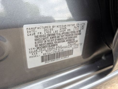 Used 2025 Nissan Versa SV FWD image 27