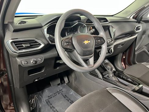 Certified 2022 Chevrolet TrailBlazer LT w/ Convenience Package FWD image 18