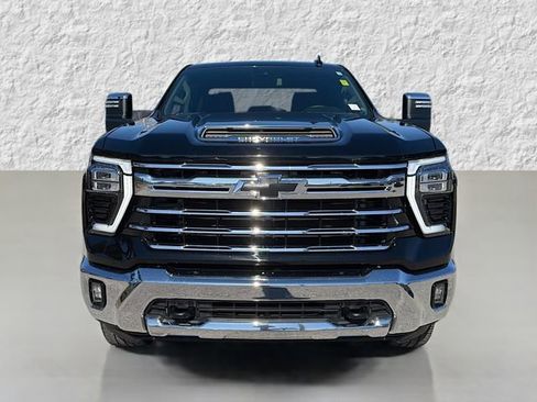 Used 2024 Chevrolet Silverado 2500 LTZ image 8