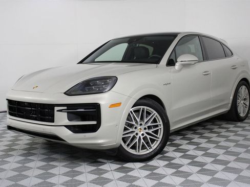 Used 2025 Porsche Cayenne E-Hybrid Coupe image 35