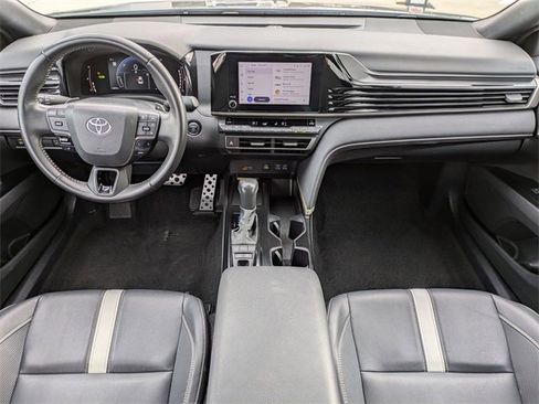 Used 2025 Toyota Camry SE image 15