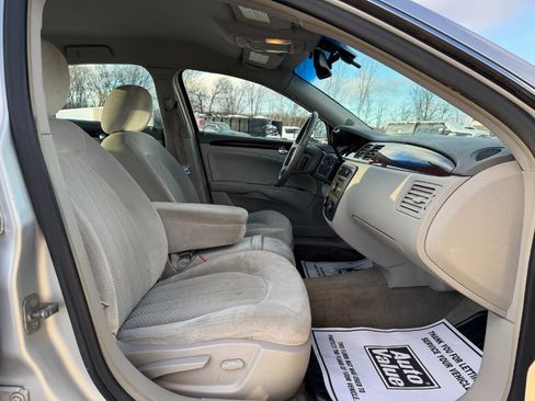 Used 2011 Buick Lucerne CX image 18