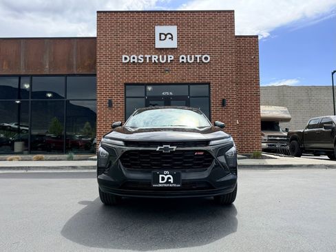 Used 2024 Chevrolet Trax RS w/ Sunroof Package image 2