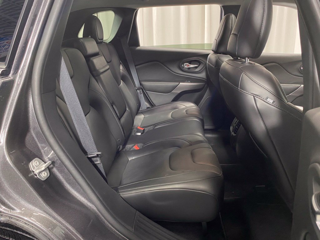 Used 2019 Jeep Cherokee Limited AWD/4WD image 30