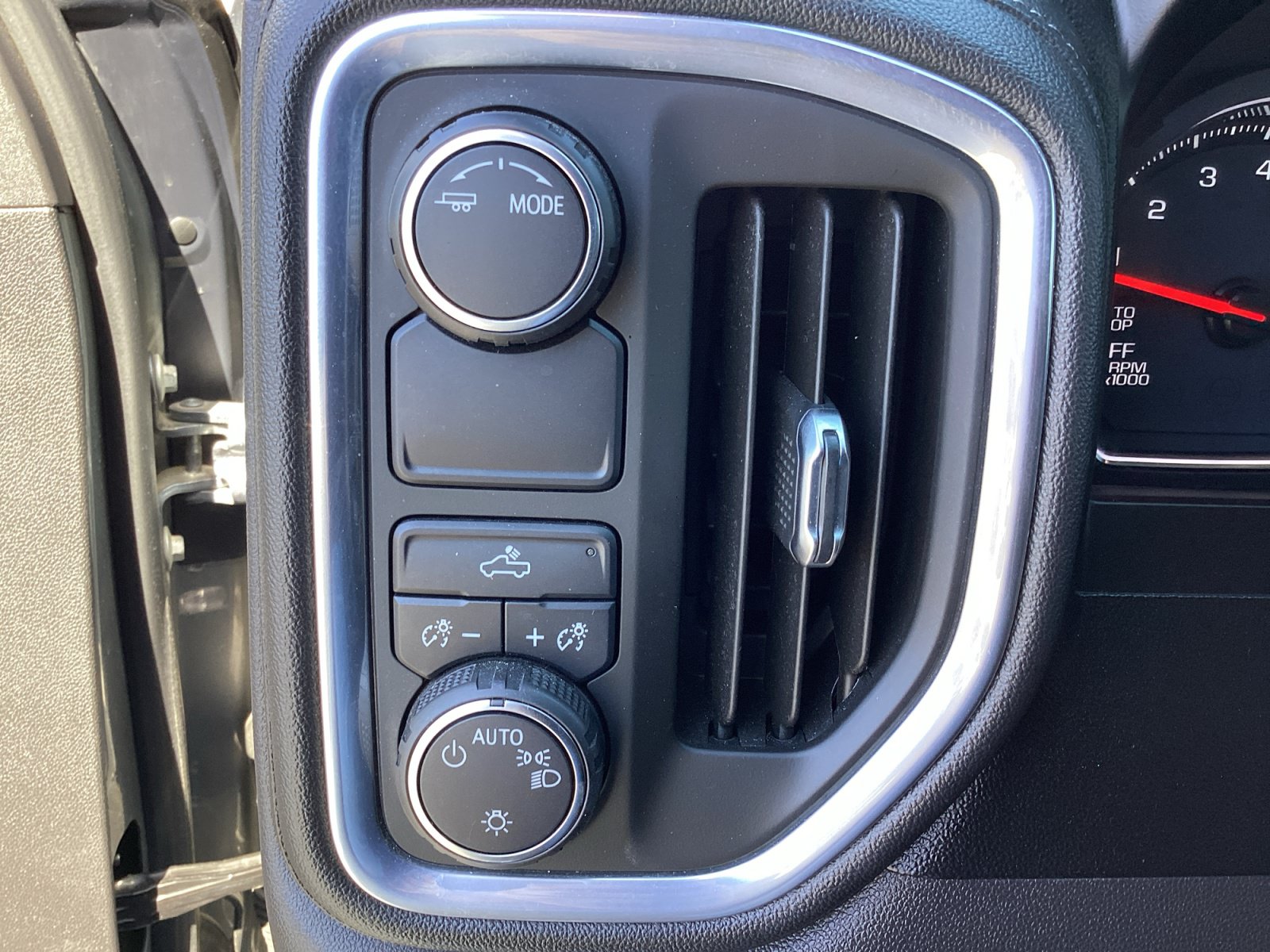 Used 2021 Chevrolet Silverado 1500 LT w/ Texas Edition Plus RWD image 31