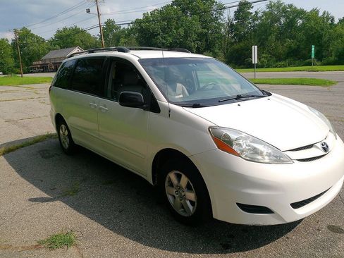 Used 2007 Toyota Sienna LE w/ LE Pkg 3 FWD image 4