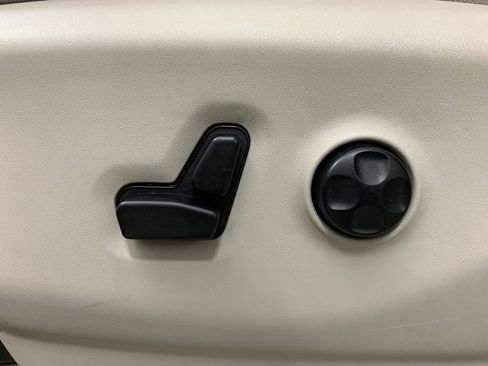 Used 2020 Chrysler Pacifica Limited w/ Tire & Wheel Group image 5