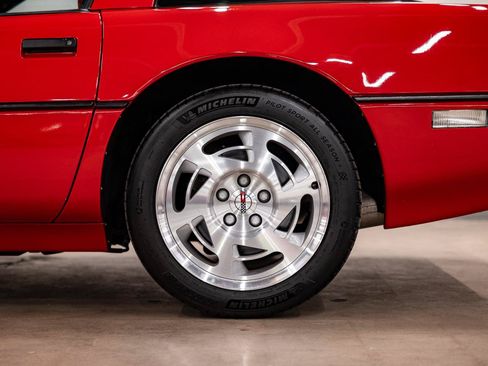 Used 1990 Chevrolet Corvette ZR-1 RWD image 25